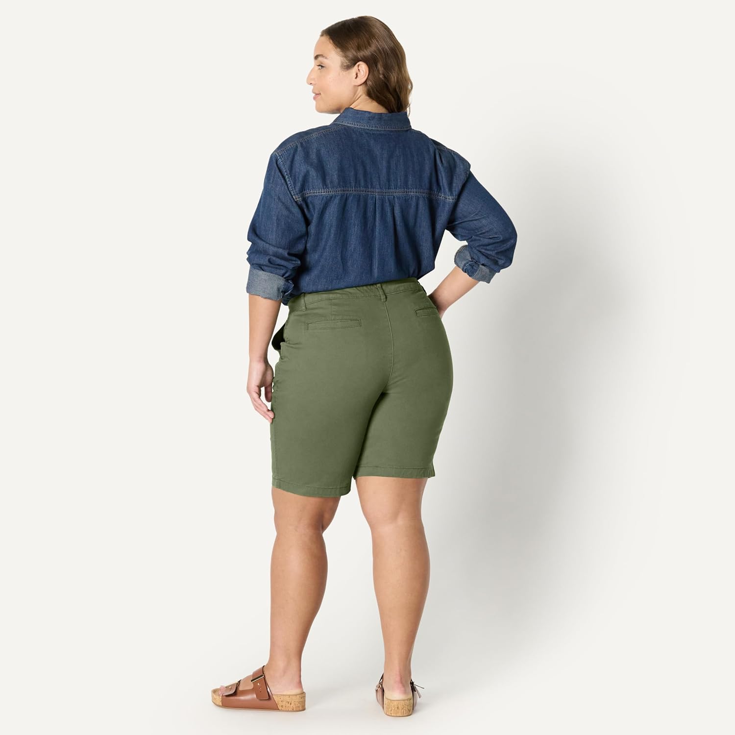 Thumbnail 6 de Amazon Essentials Damen Khakifarbene Bermudashorts mit mittlerer Leibhöhe und 25 cm Schrittlänge