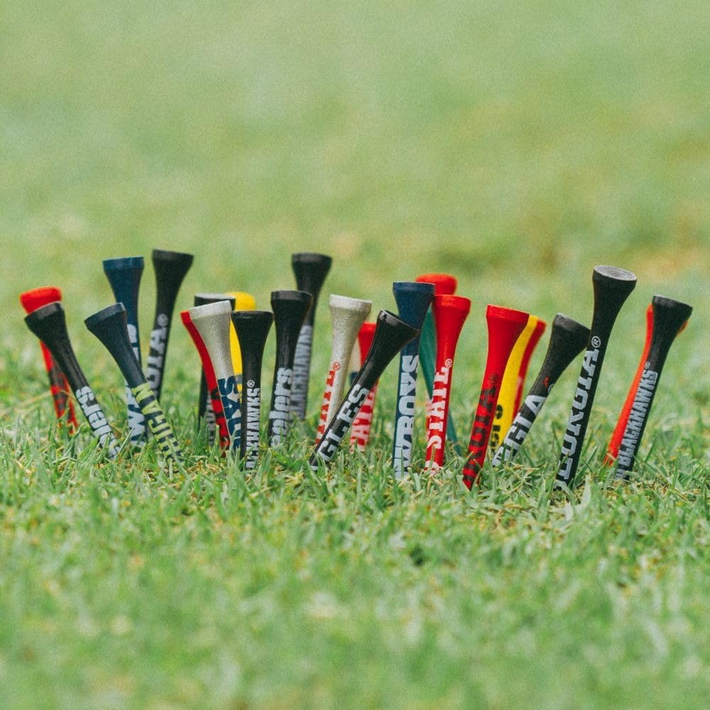 Detalle 2 de Team Golf NFL Kansas City Chiefs logo golf ball and tees bundle (3 golf balls, 50 tees)