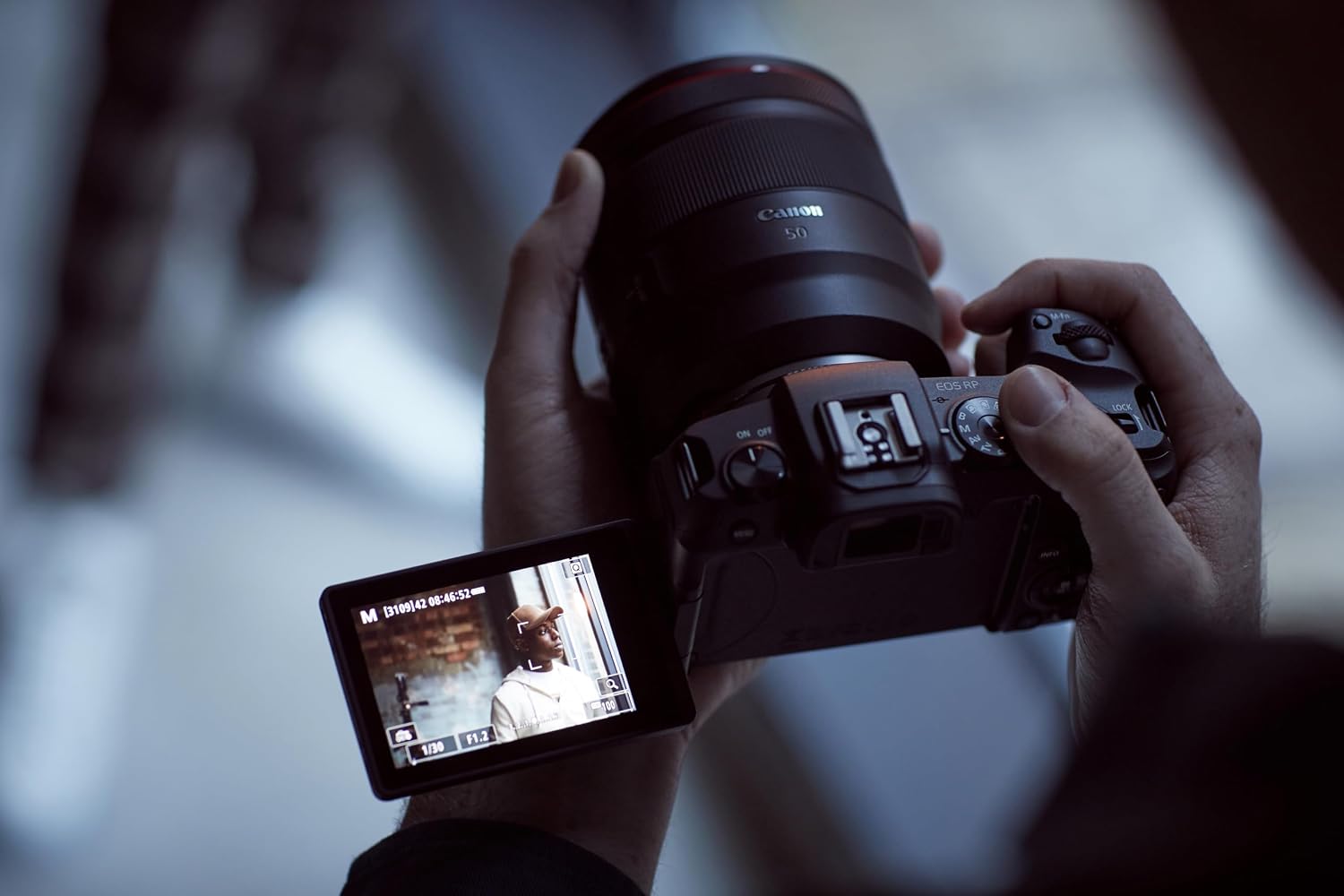 Thumbnail 4 de Canon EOS RP 26.2MP full-frame mirrorless camera