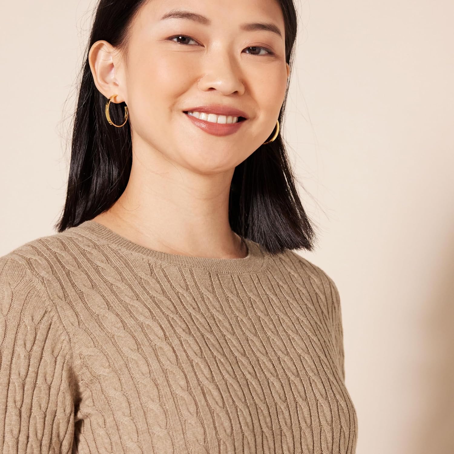 Thumbnail 2 de Amazon Essentials women’s lightweight cable knit long-sleeve crewneck jumper (plus sizes available)