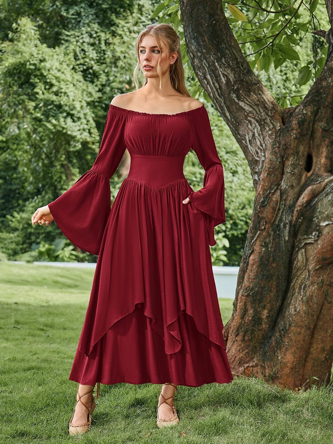 Detalle 2 de Scarlet Darkness Renaissance Costume Dress