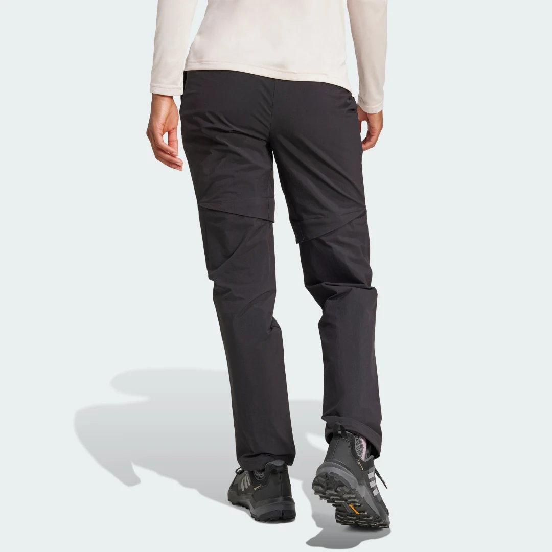 Detalle de Pantalón Terrex Multi Zip-Off de Adidas: versatilidad para outdoor en negro