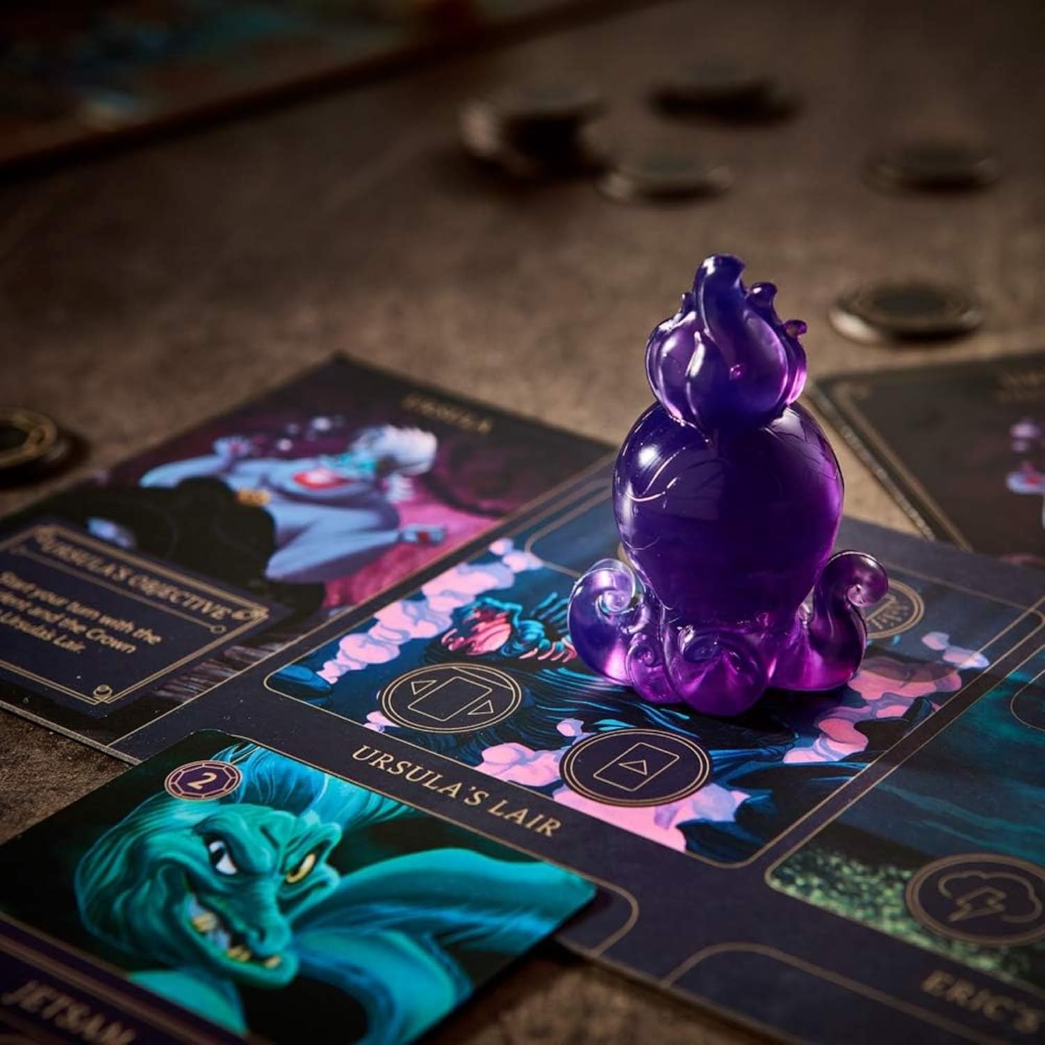 Detalle de Ravensburger Disney Villainous (edición en castellano) – juego de mesa de villanos para 2 a 6 jugadores, +10 años