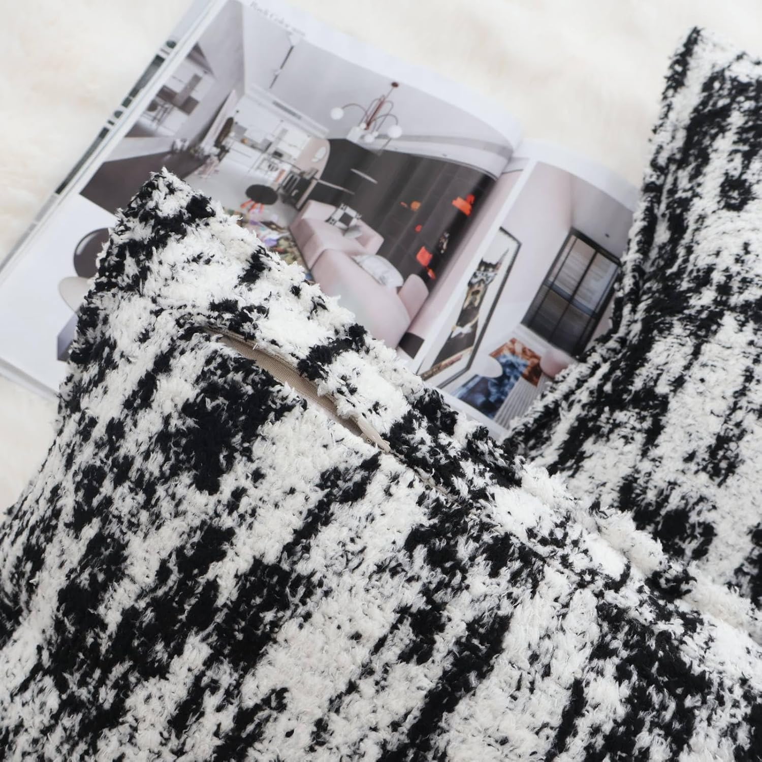 Detalle de OYIMUA Fluffy Cushion Covers 45 x 45 Black & White – Set of 2