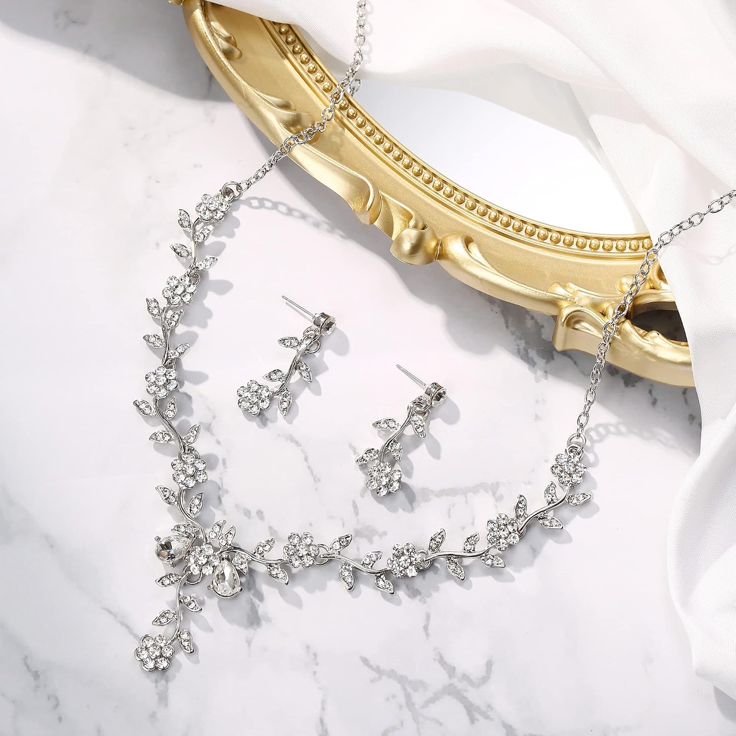 Detalle de Set gioielli da sposa Clearine Donna con ciondolo foglia cluster e cristalli: collana + orecchini pendenti