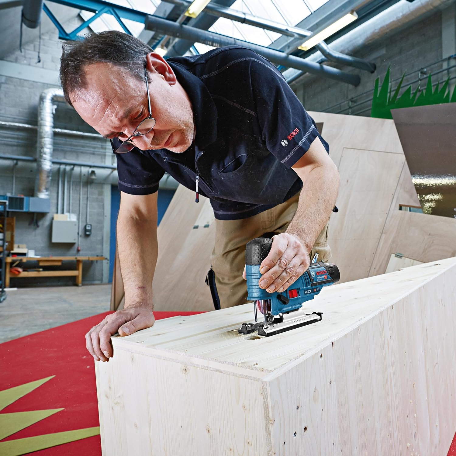 Thumbnail 3 de Bosch Professional 12V System Akku-Stichsäge GST 12V-70 – handliche 12-Volt-Lösung für präzise Schnitte (inkl. 2 Sägeblätter)