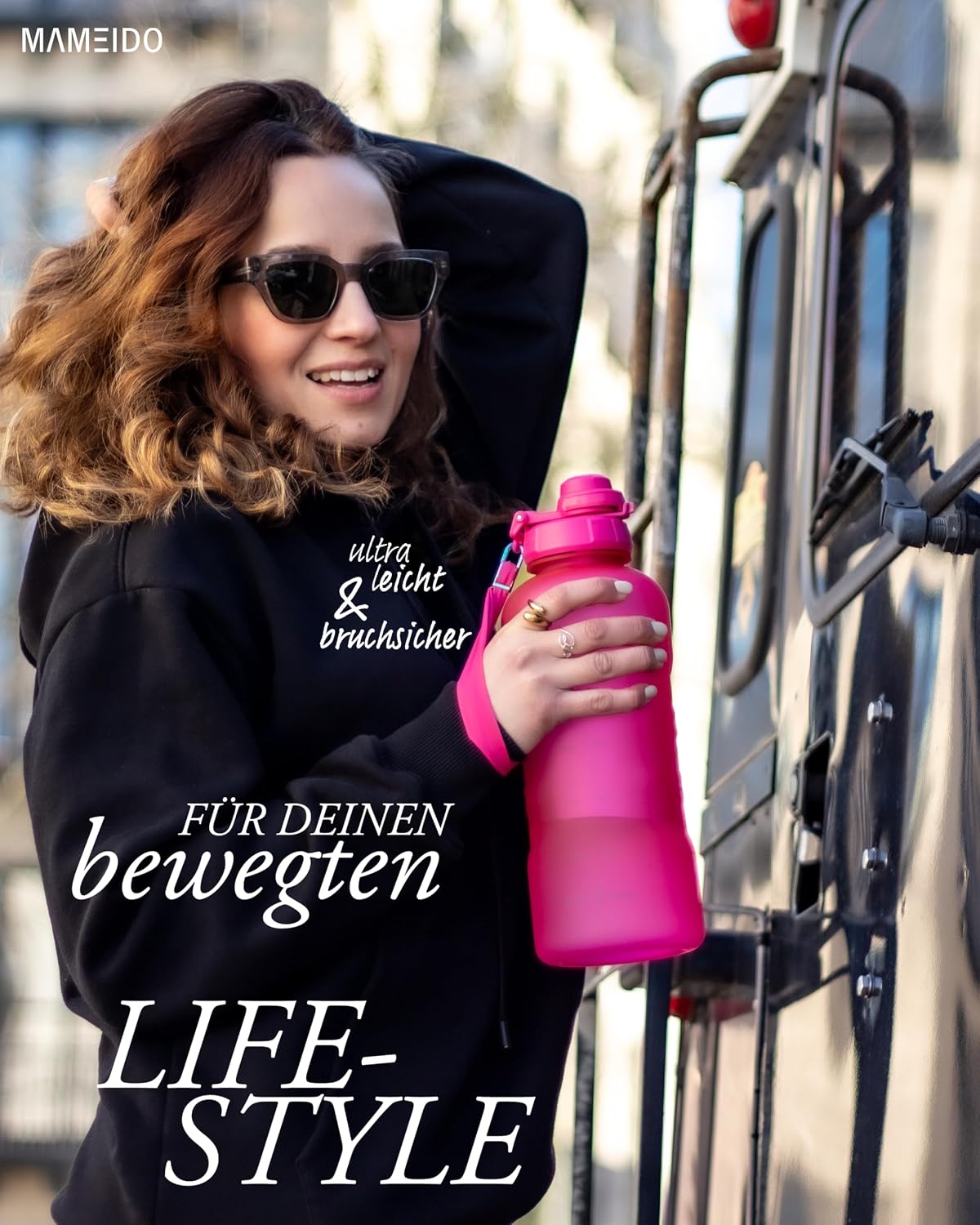 Detalle de MAMEIDO Trinkflasche mit Strohhalm, Zeitmarkierung und Tritan – auslaufsicher, BPA-frei, 1 l