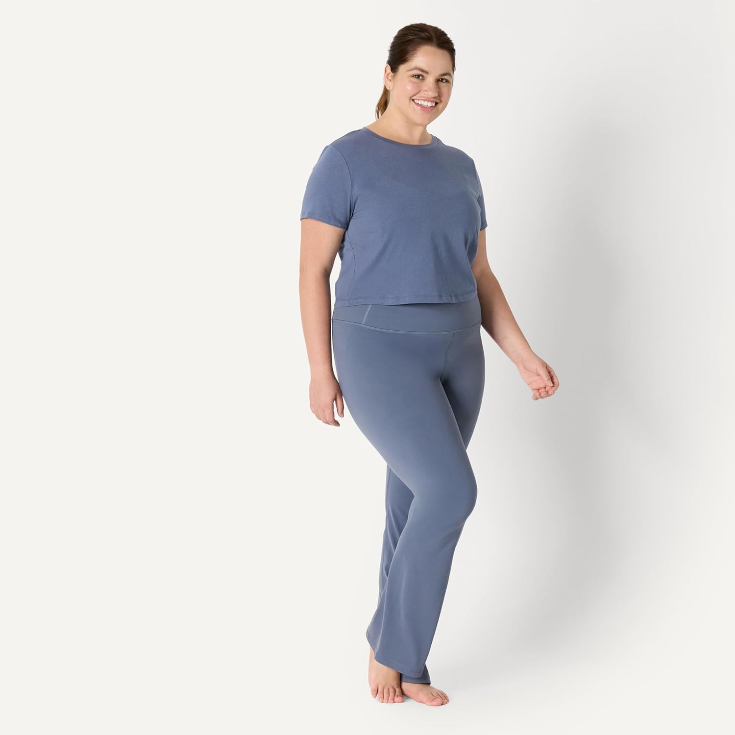 Thumbnail 6 de Amazon Essentials Women's Active Soft Cotton Crewneck Short Sleeve Yoga Tee