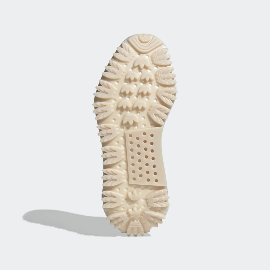 Detalle de Zapatilla NMD S1 de Adidas: comodidad y estilo en blanco para el día a día