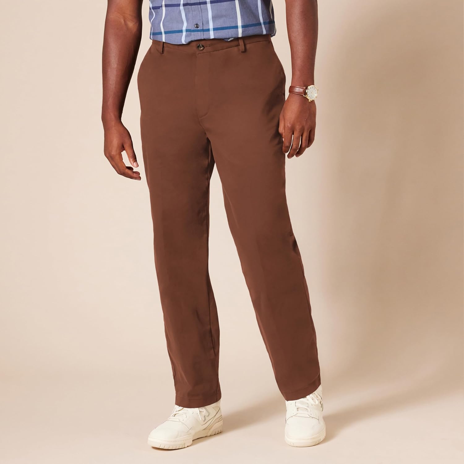 Thumbnail 4 de Amazon Essentials Men’s Classic-Fit Wrinkle-Resistant Flat-Front Chino Trousers (Big & Tall)