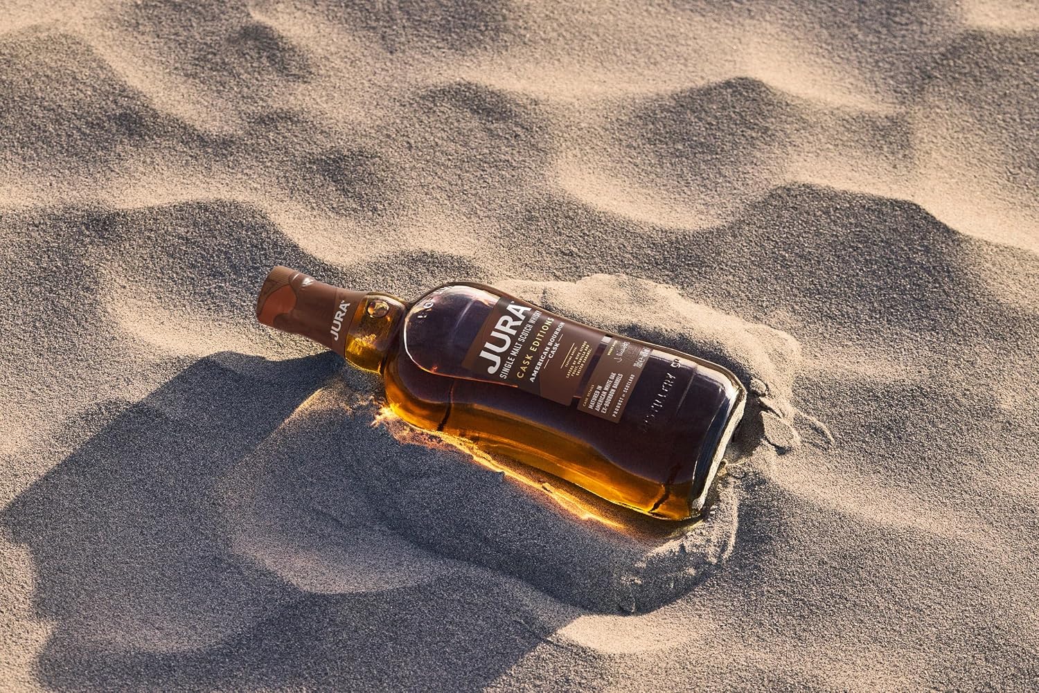 Detalle 2 de Jura Bourbon Cask Single Malt Scotch Whisky 70cl — A Gentle Introduction to Jura's House Style