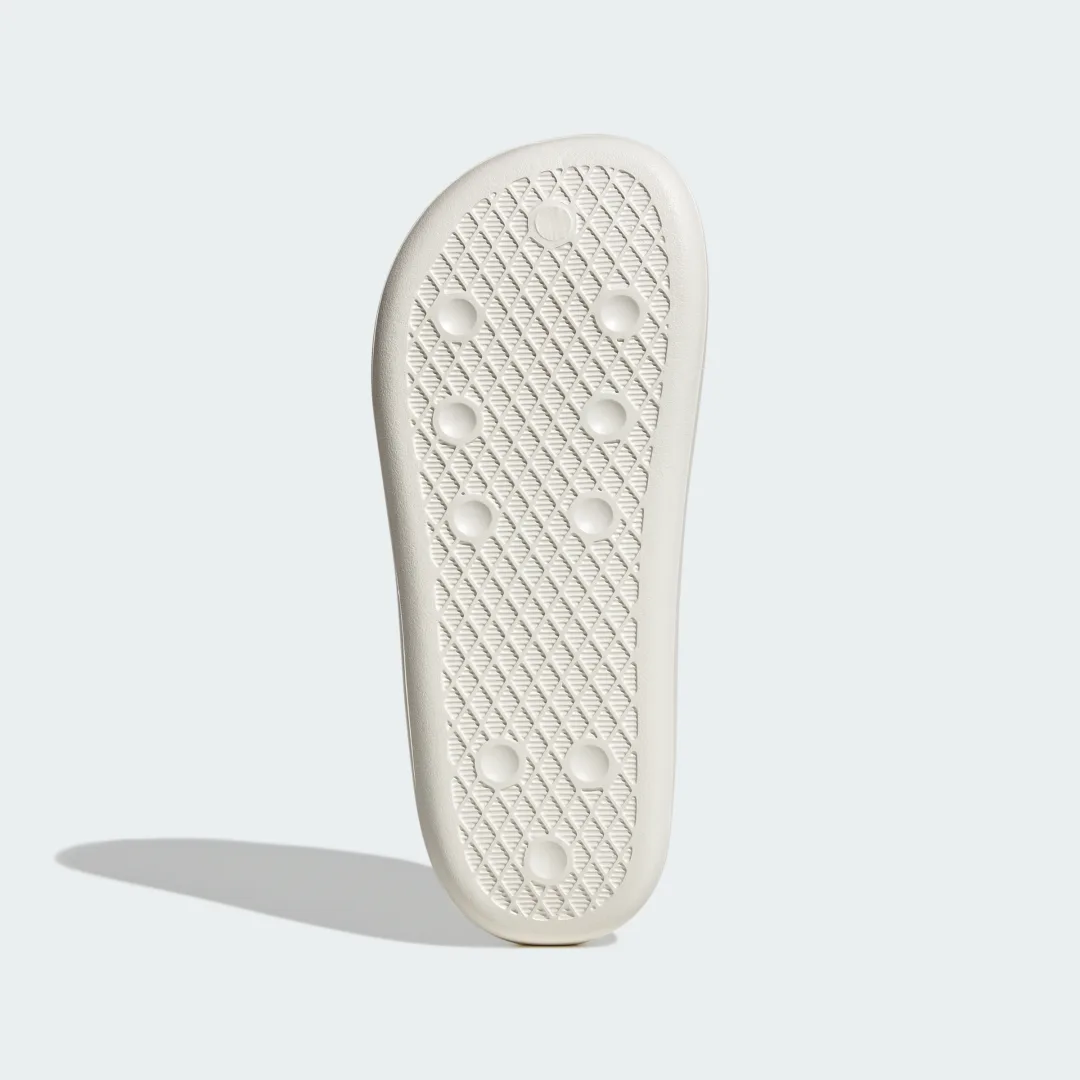 Detalle de Adidas Chancla Adilette Ayoon en color blanco