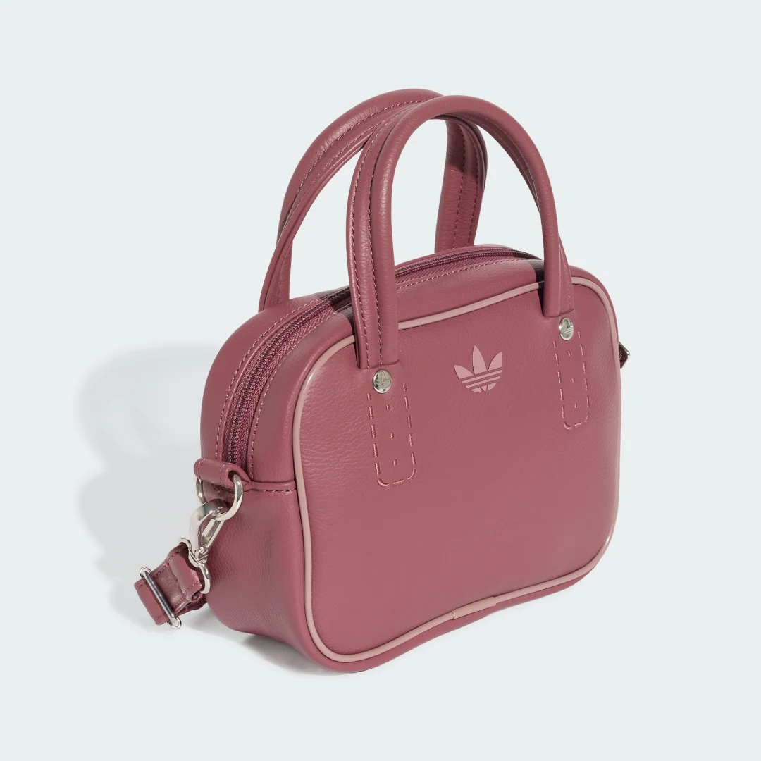 Detalle de Bolso Adicolor XS de Adidas, color Burgundy