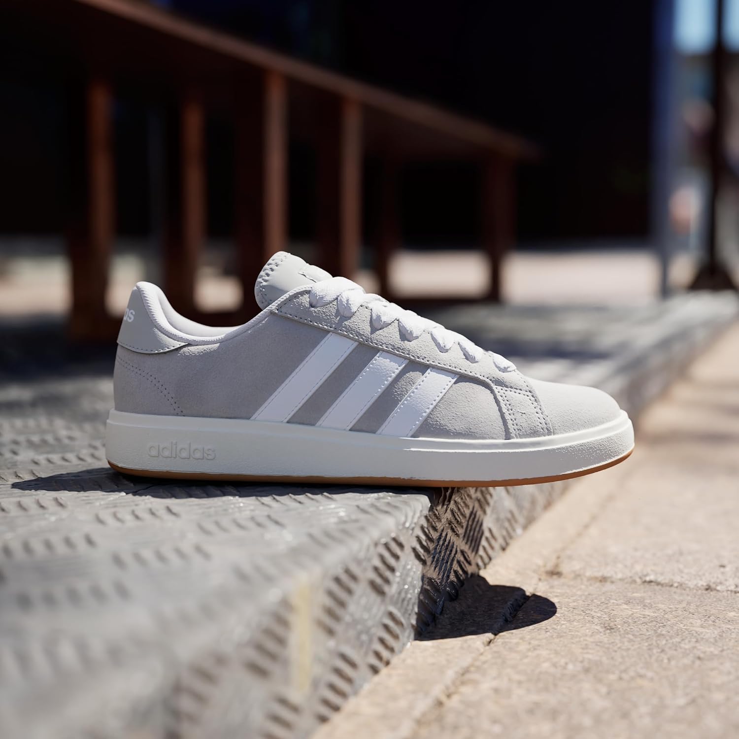 Detalle de Adidas Uomo Grand Court Base 00S Shoes – Grey Two/Cloud White/Gum, taglia 43 1/3 EU