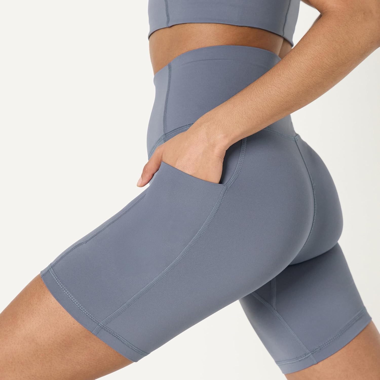 Thumbnail 4 de Amazon Essentials Damen FormFlex Radlerhose mit Taschen und hoher Taille (17,8 cm Schrittlänge)