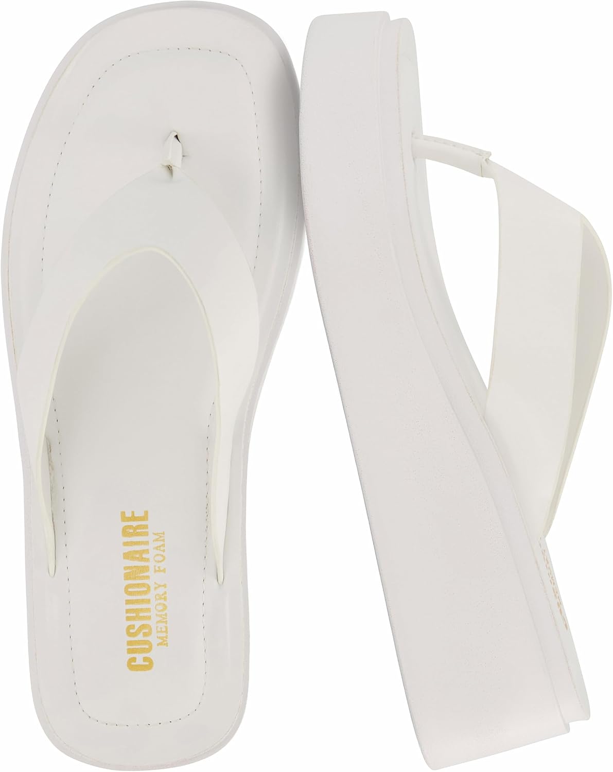 Detalle de CUSHIONAIRE Pippin Chunky Platform Flip Flops: Cushioned Comfort Meets Stylish 2-Inch Platform