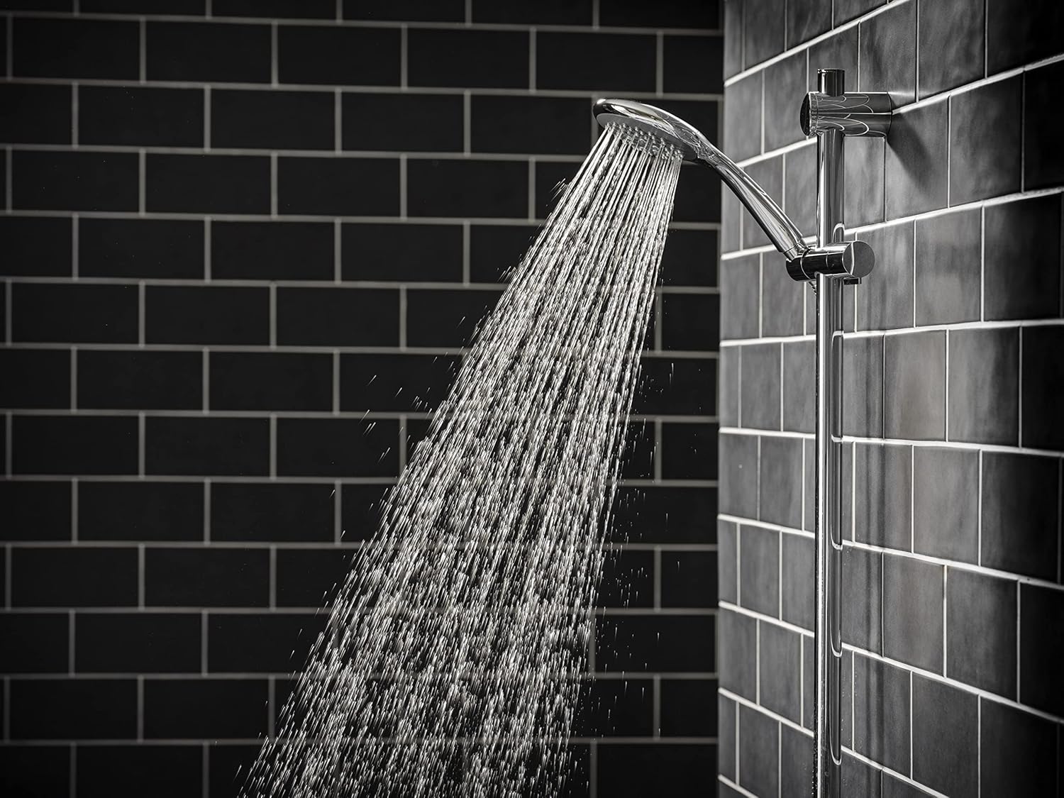 Detalle 2 de Triton Showers 8000 Series 5‑Pattern Showerhead