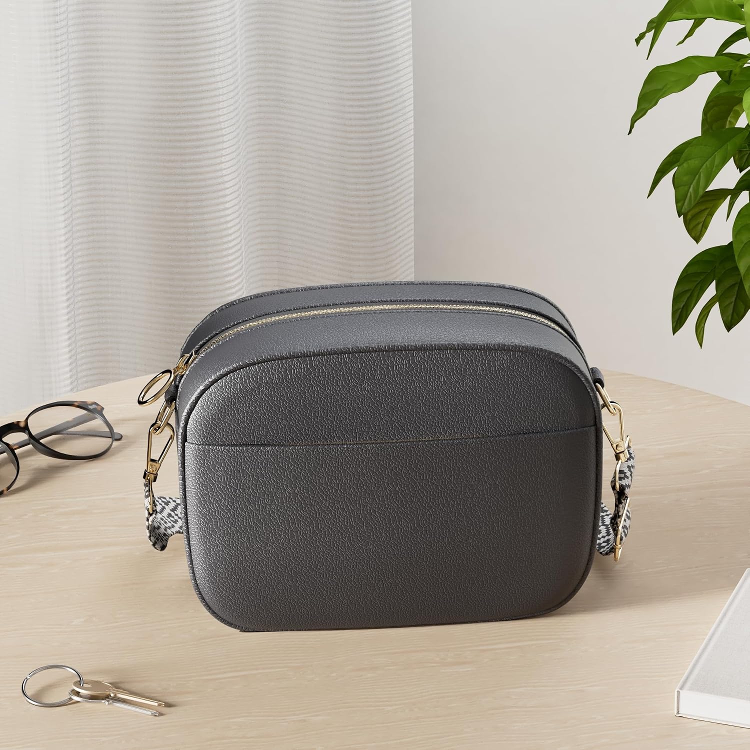 Detalle 2 de KALIDI Crossbody Bag Adjustable strap, multiple pockets