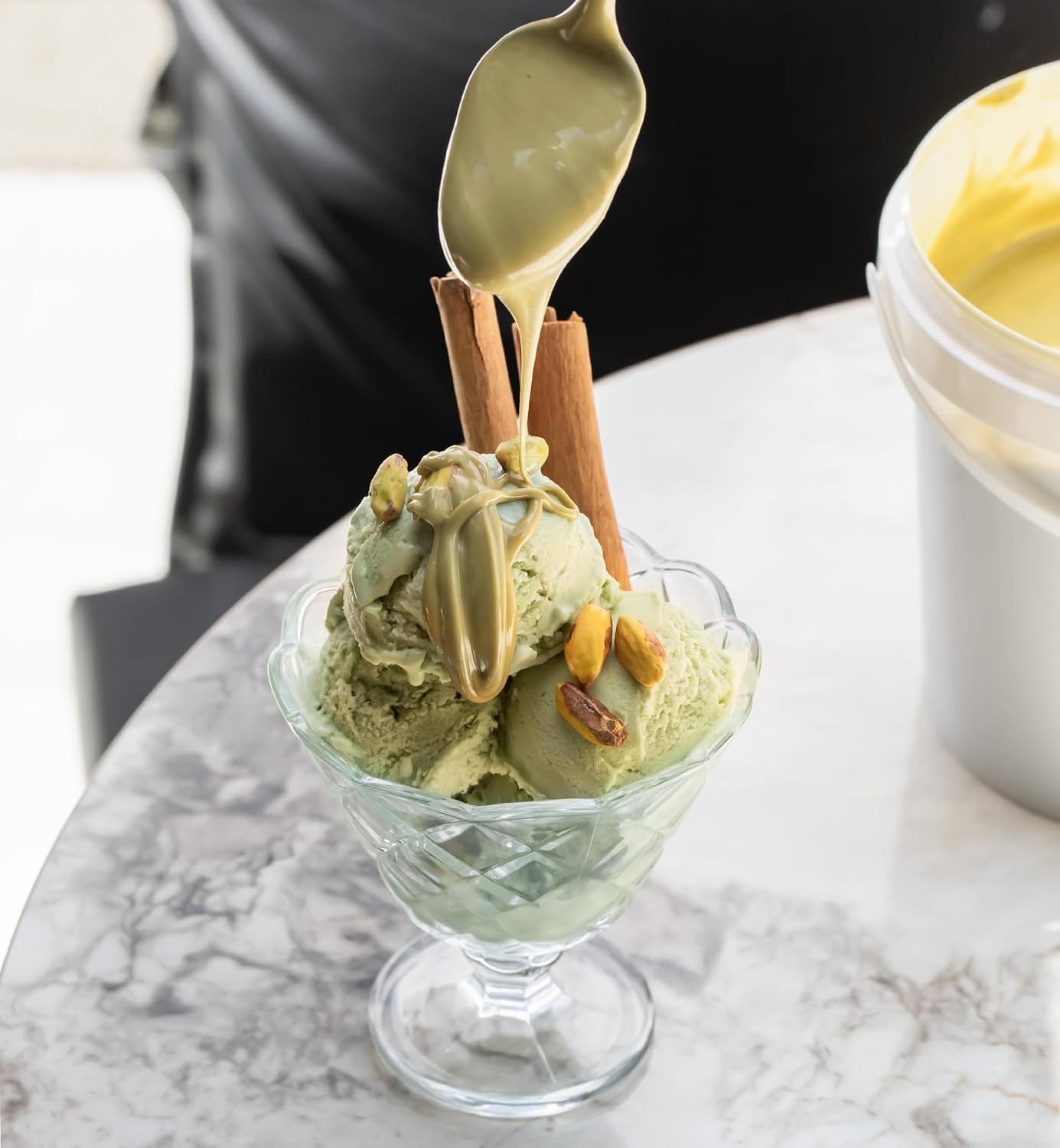 Detalle 2 de Alkis Pistachio Cream, 2.2 lb (1 kg), 35% Pistachio for Dubai Chocolate