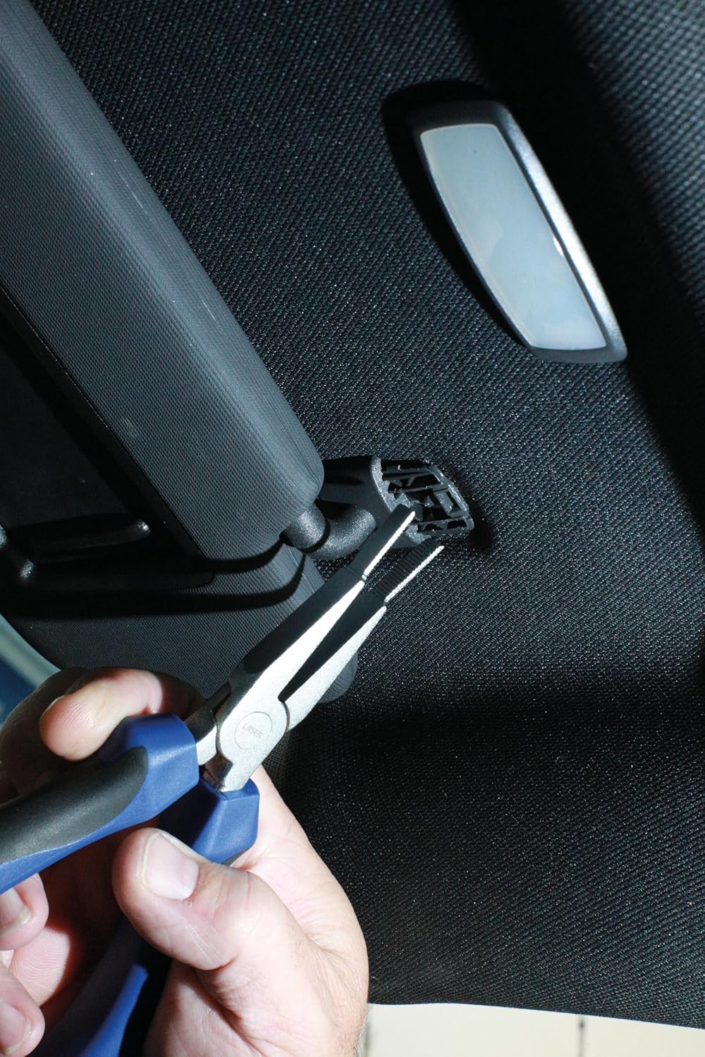 Detalle 2 de Laser 9083 Sun Visor Unlock Pliers - VW Group: pinza per clip visori VW