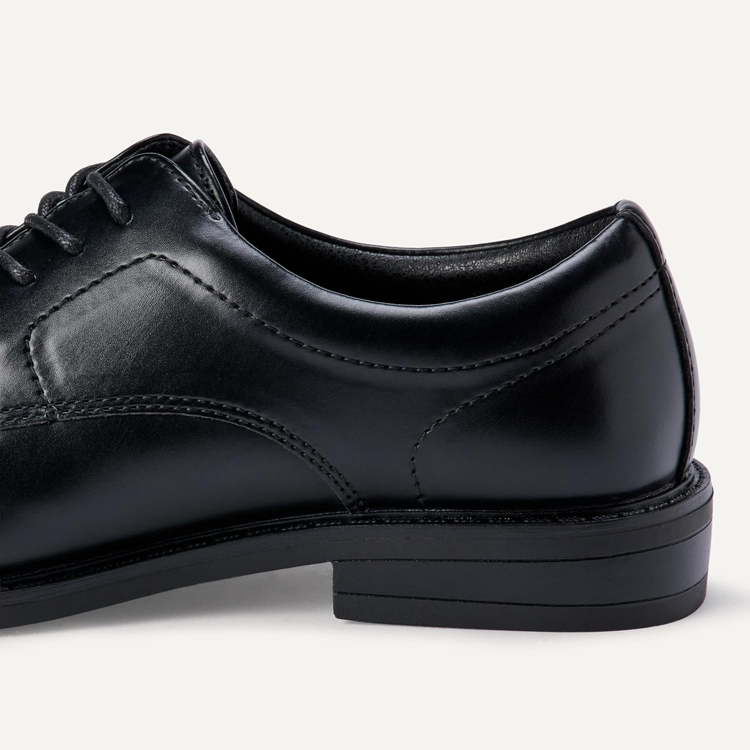 Thumbnail 4 de Amazon Essentials Jungen Derby-Anzugschuhe – Schnürverschluss, synthetische Obermaterialien