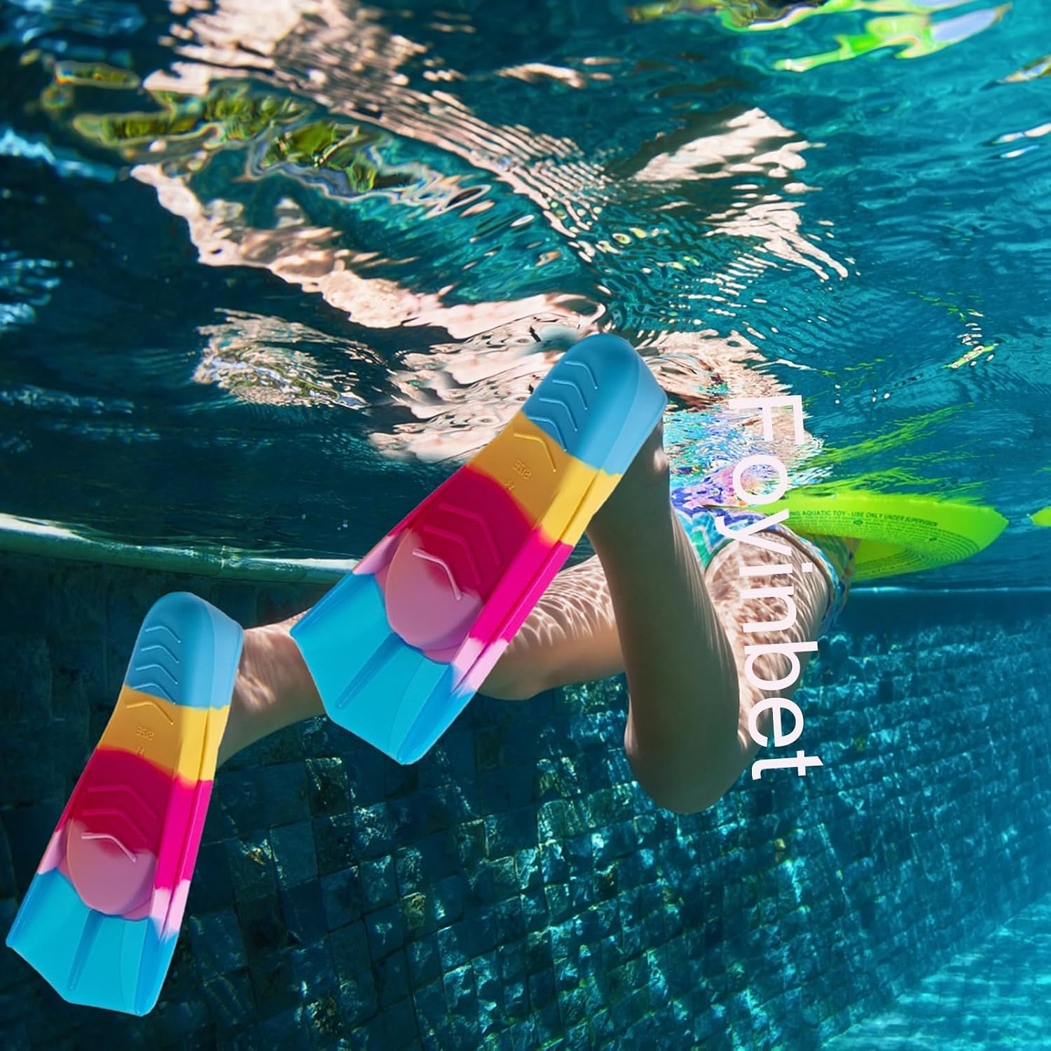 Detalle 2 de Foyinbet Kids Swim Fins: Short Youth Flippers for Safe, Efficient Pool Training