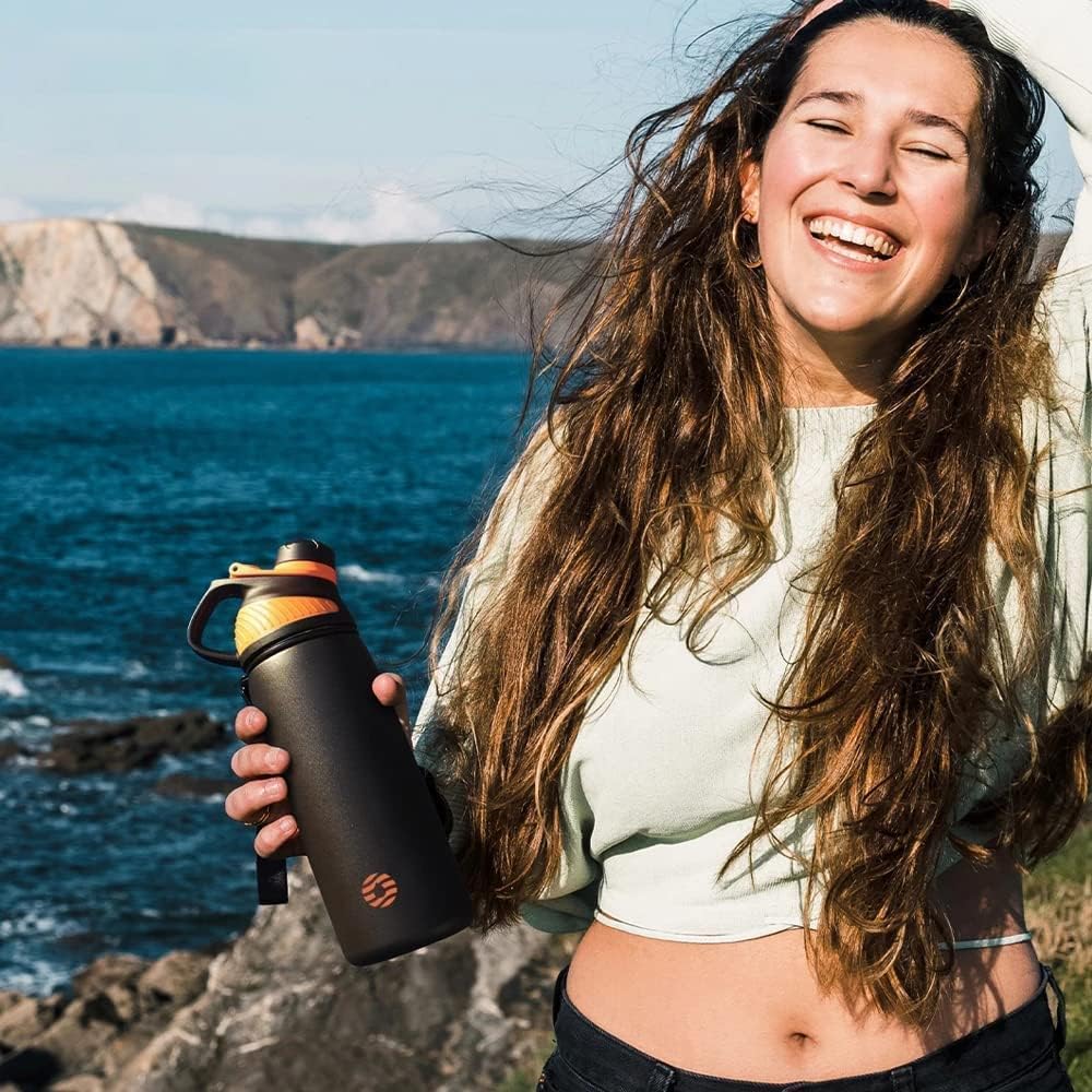 Detalle de Fjbottle stainless steel vacuum water bottle with magnetic lid (BPA-free) 600ml–1.5L