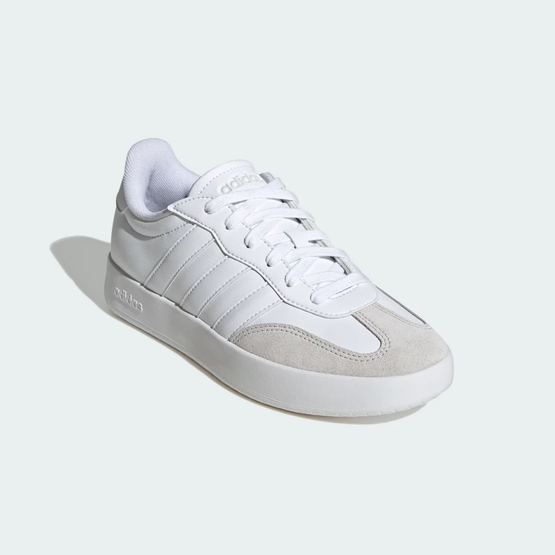 Detalle de Zapatilla Barreda de Adidas: estilo blanco para uso diario