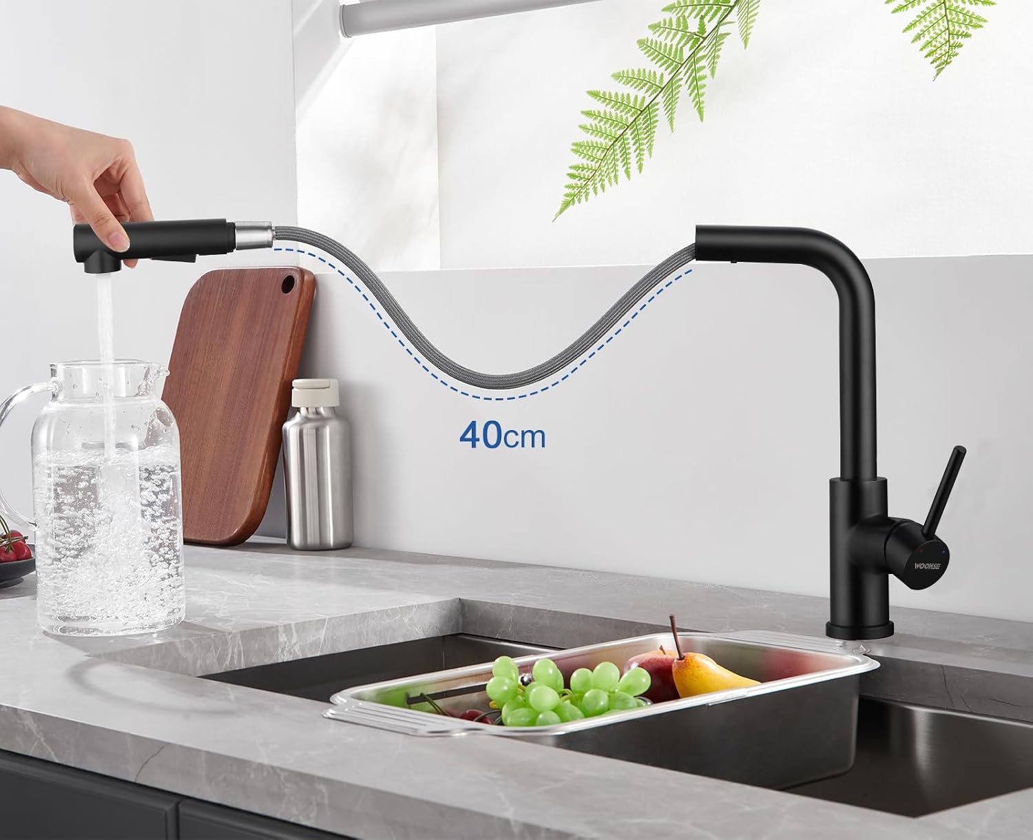 Detalle 2 de WOOHSE Niederdruck Küchenarmatur schwarz mit ausziehbarer Brause – 360° drehbar und 2-Strahl-System