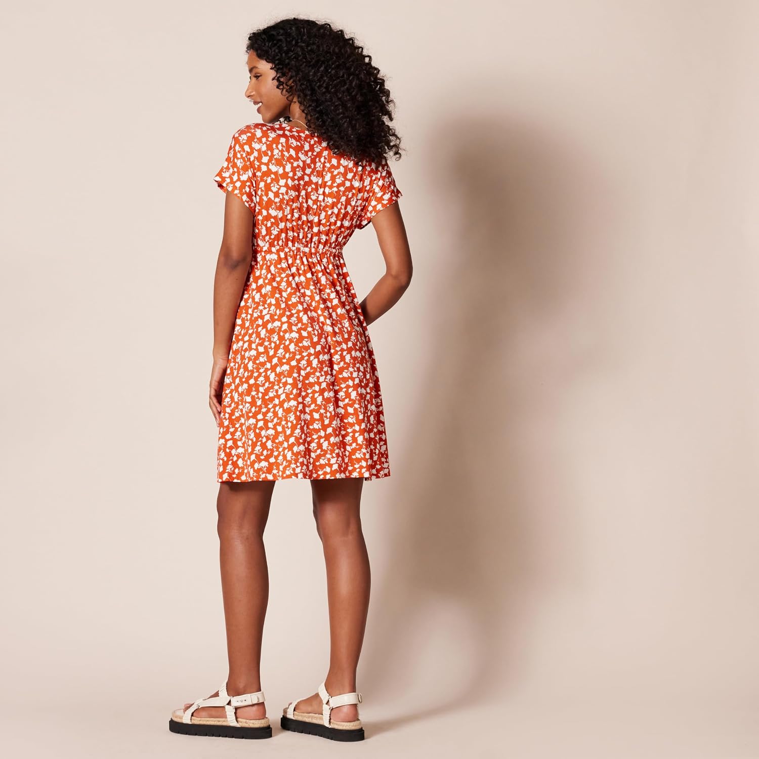 Detalle de Amazon Essentials Damen Surplice-Kleid – Übergröße verfügbar