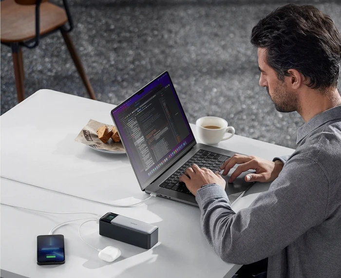 Detalle 2 de Anker PowerCore Powerbank 24.000 mAh mit Schnellladefunktion (schwarz)