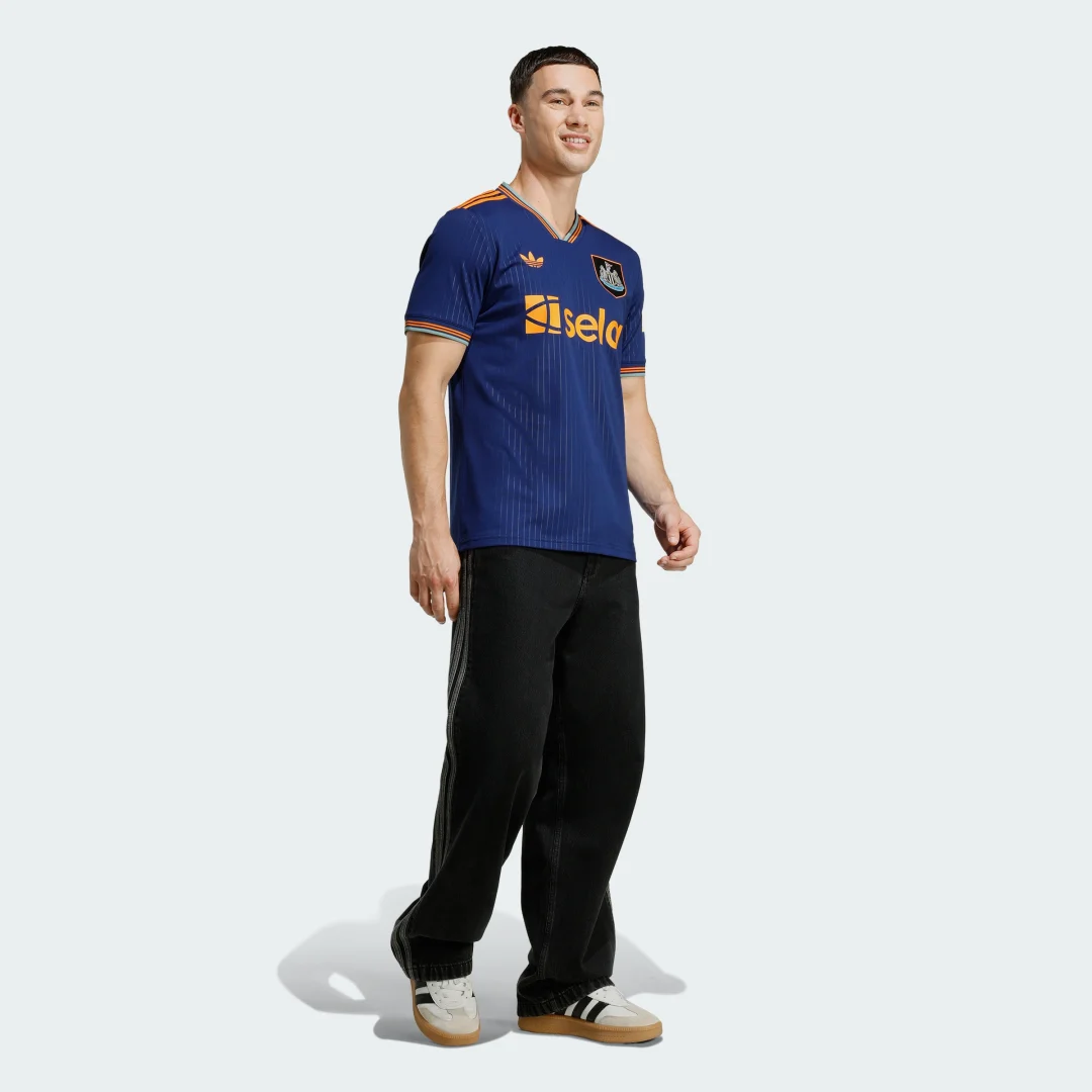 Detalle de Camiseta tercera equipación Newcastle United FC 25/26 de Adidas — azul