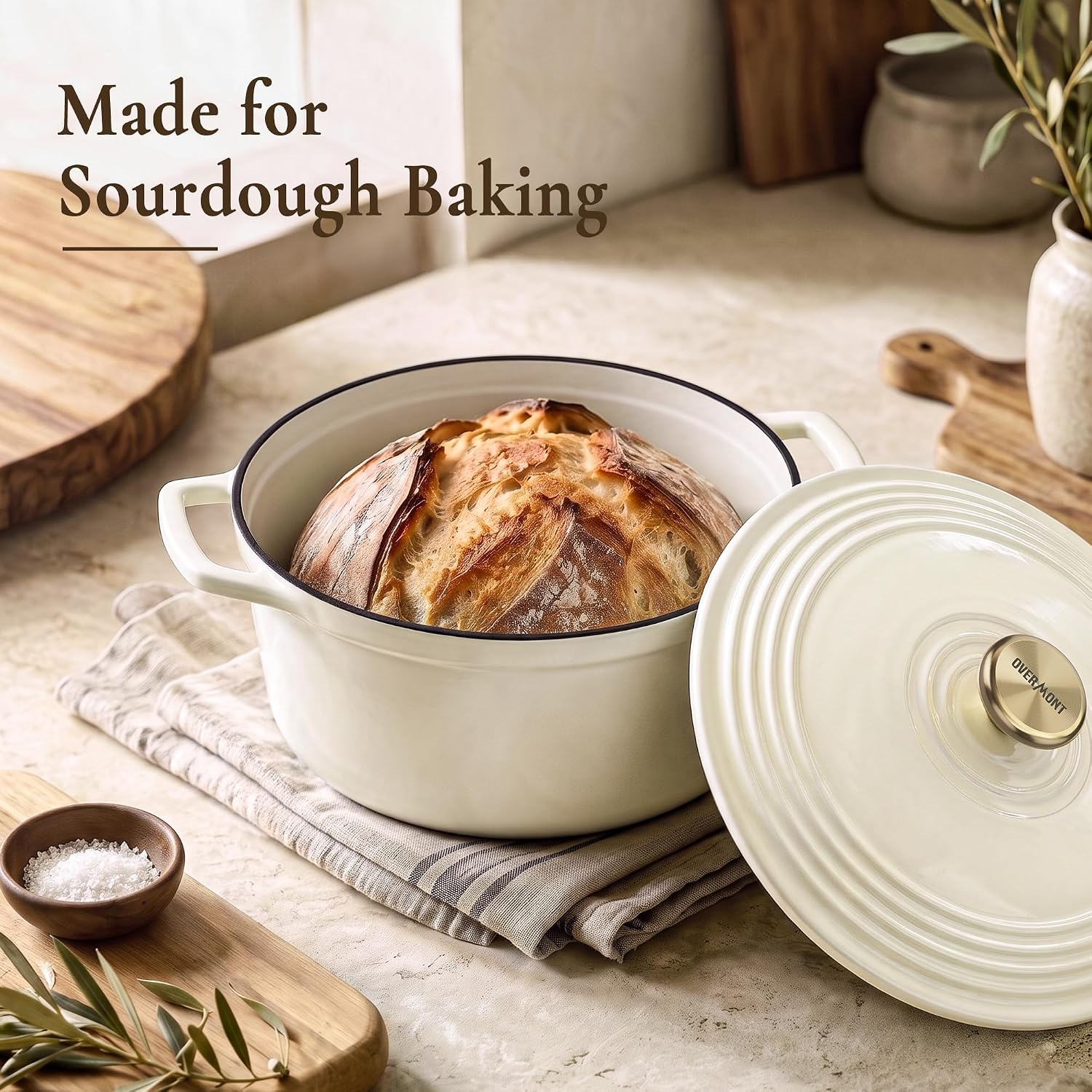 Detalle de Overmont Enameled Cast Iron Dutch Oven (5.5QT) with Lid, Cookbook & Cotton Potholders — White