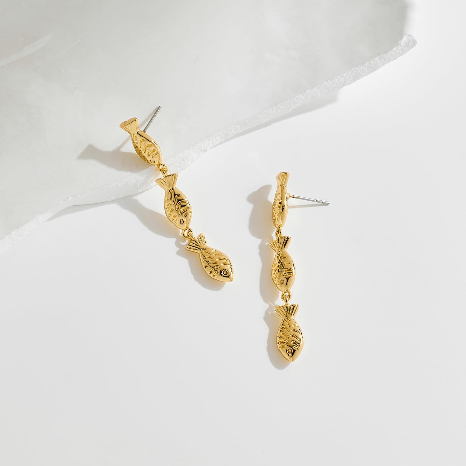 Detalle de MIJENITI Fish Drop Earrings
