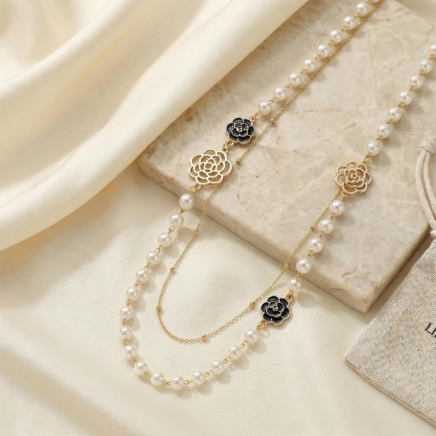 Detalle de TtandZed Faux Pearl Necklace, Double Strand