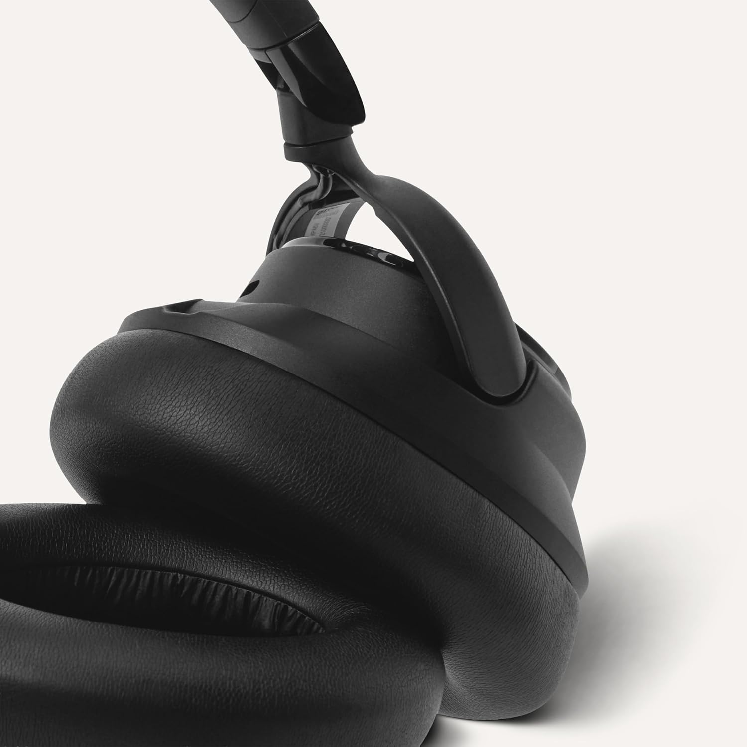 Detalle de Amazonベーシック AMZ-B6080B ワイヤレスヘッドホン ハイブリッドANC・Bluetooth 5.3・最大45時間