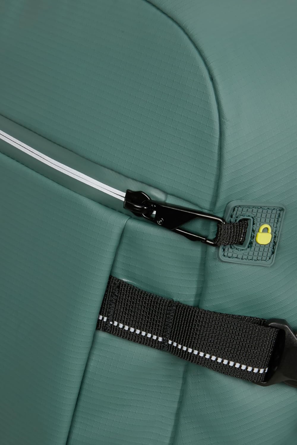 Detalle 2 de American Tourister Upventure laptop backpack 15.6 inch (44 cm, 26.5 L) in Dark Forest green