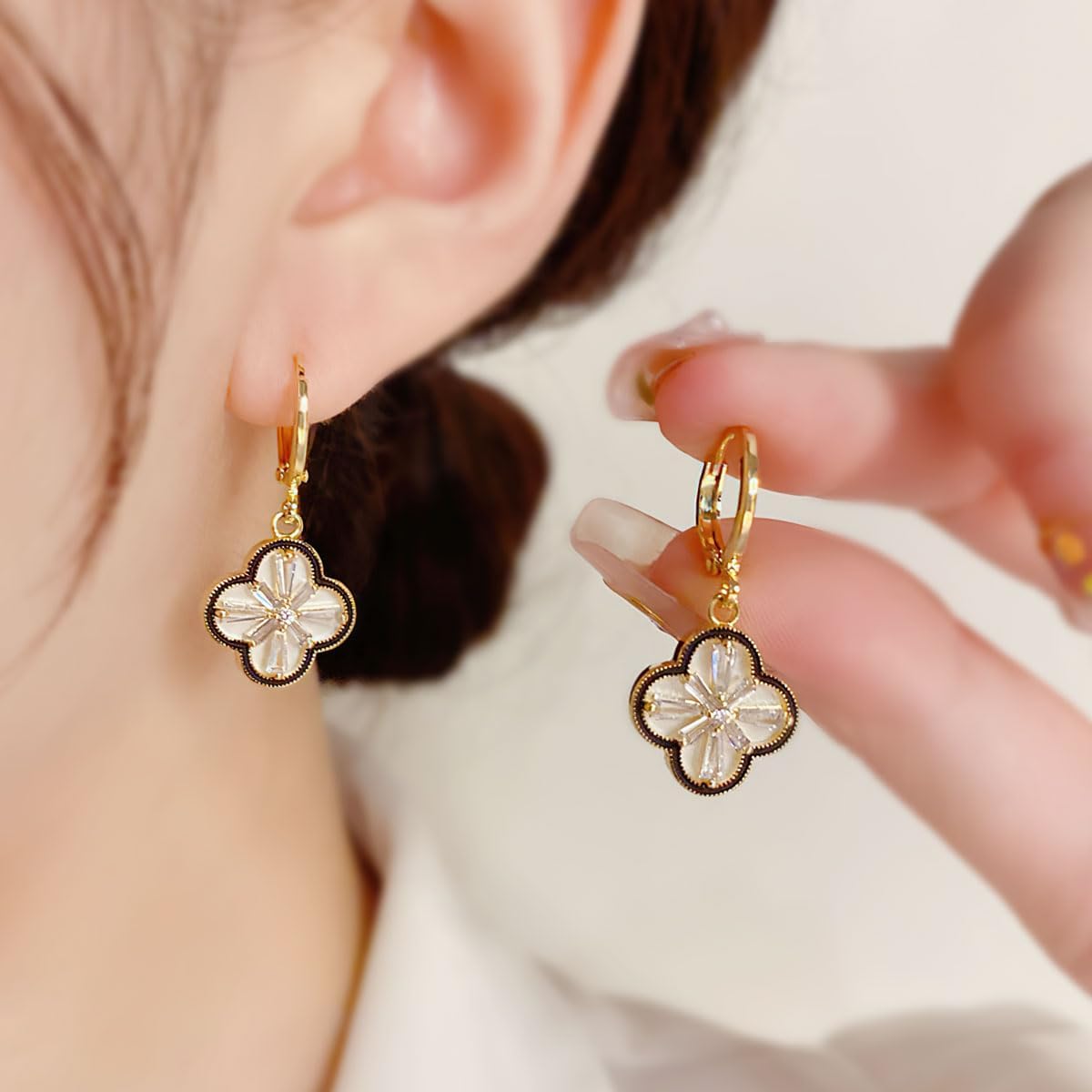 Detalle 2 de Emibele Orecchini Donna a Forma di Ape 3×1,4 cm