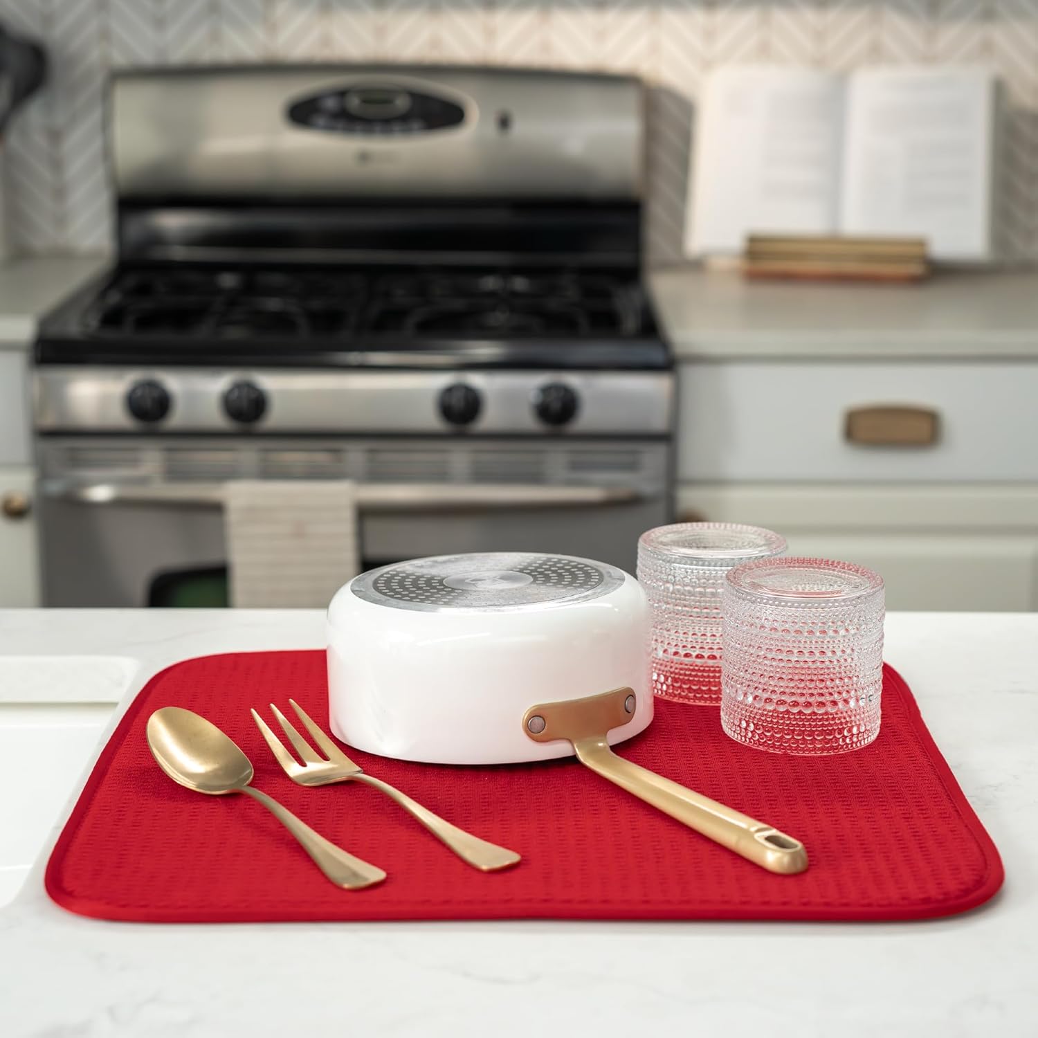 Detalle 2 de S&T INC. Dish Drying Mat 16" x 18" absorbent kitchen mat 🧽