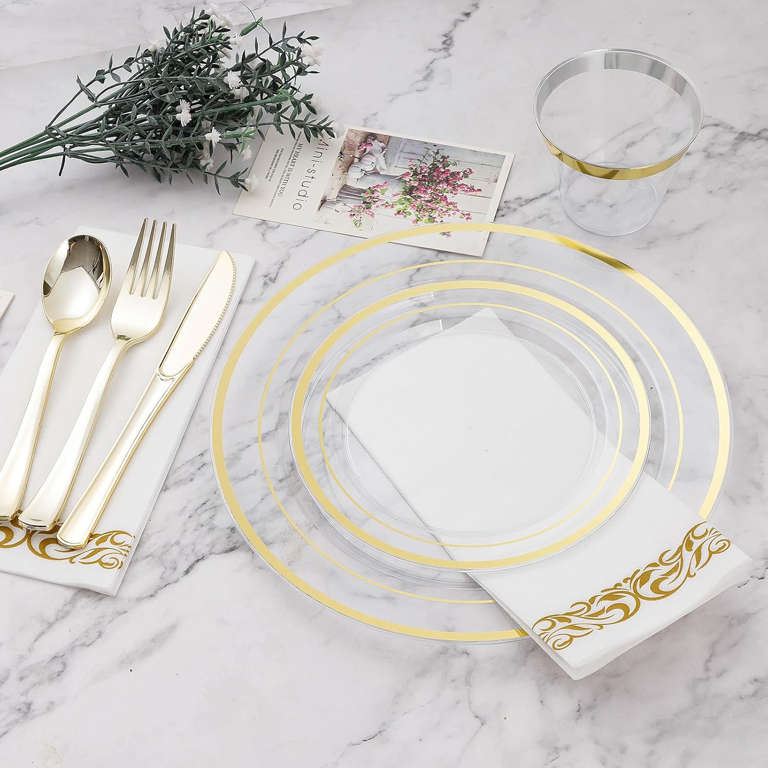 Detalle de BESTVIP 700PCS Clear Gold Disposable Dinnerware Set for 100 Guests