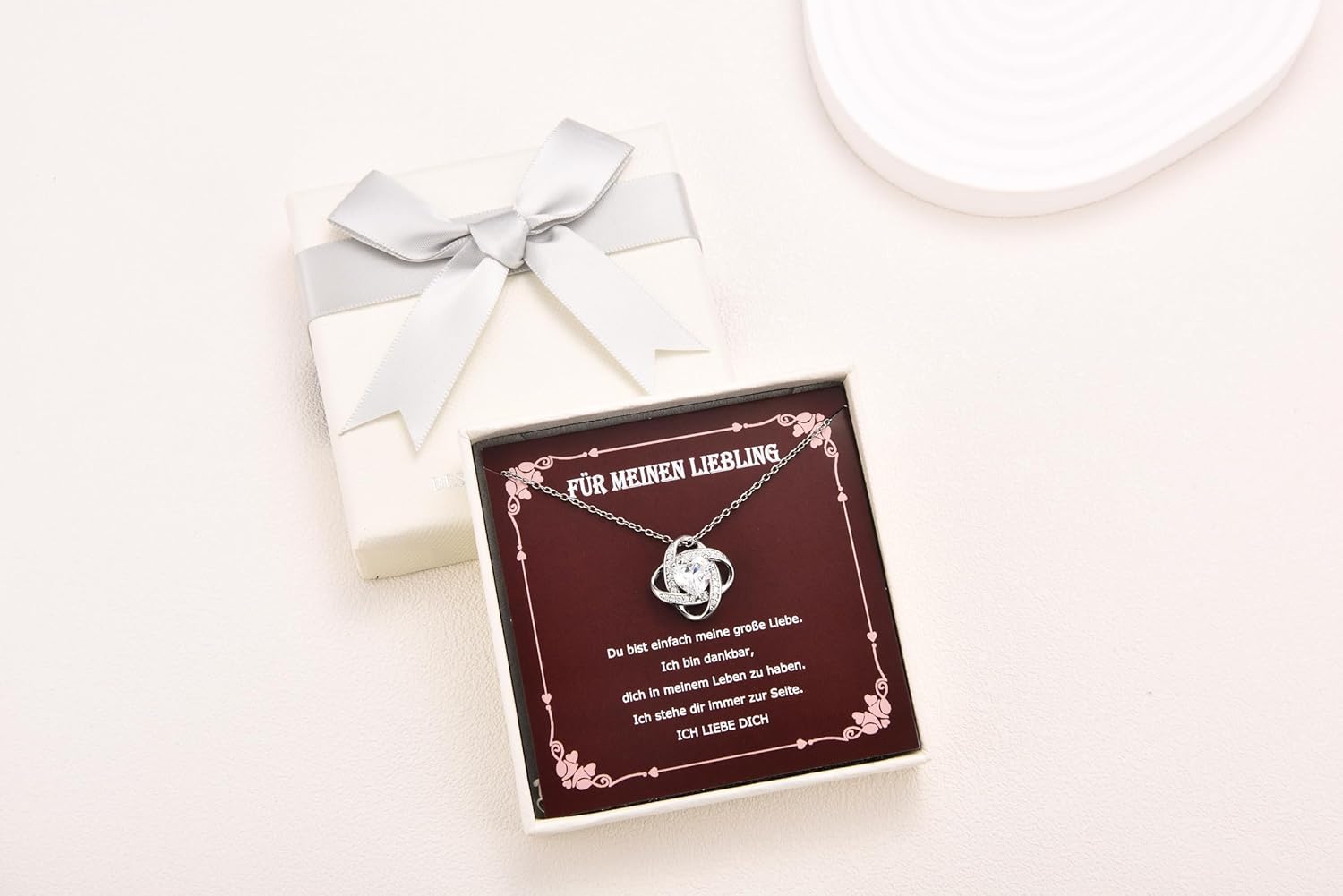 Detalle 2 de USEEDOVIA Herz-Kette mit Zirkonia – 40 cm, Weißvergoldet, wasserfest, Geschenkbox