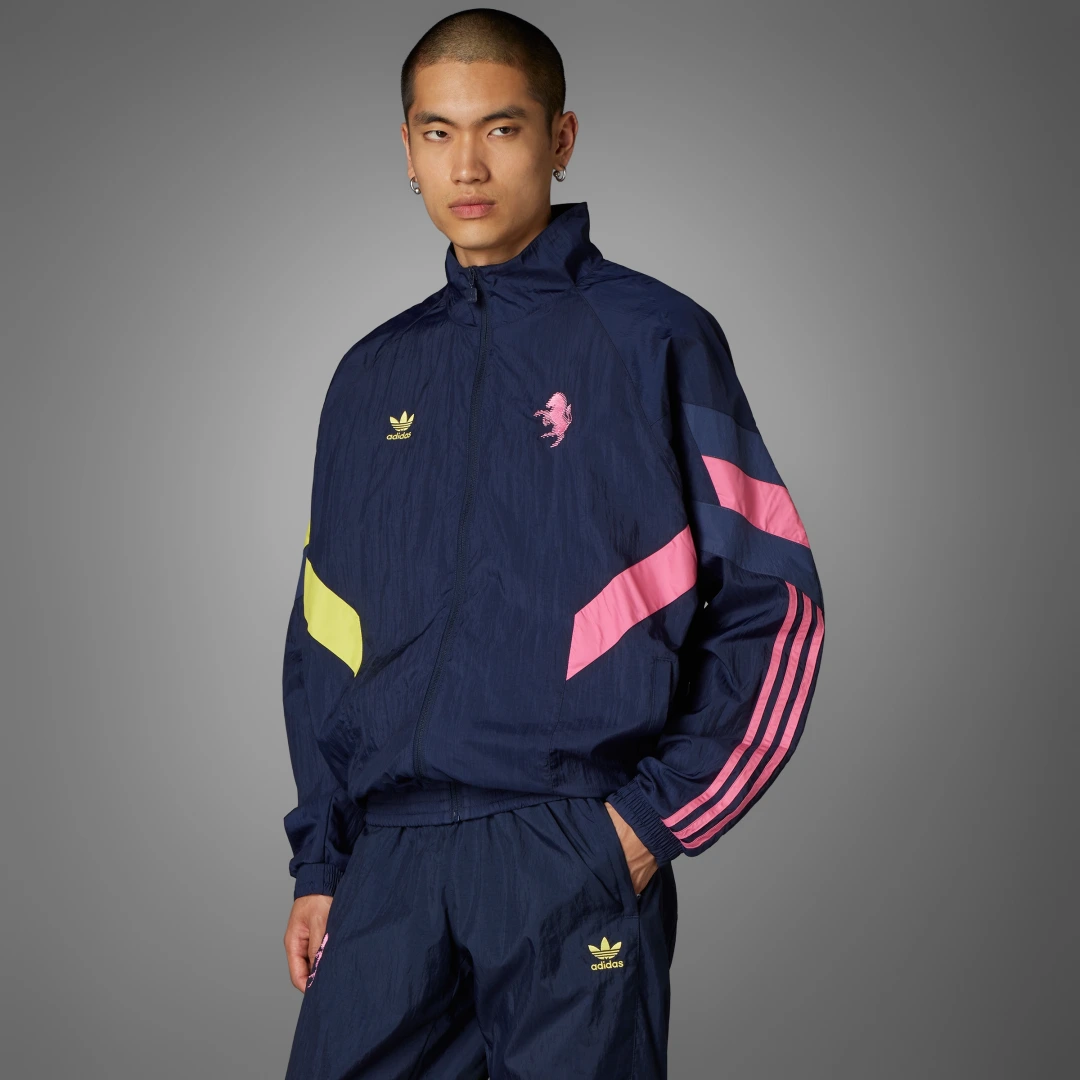 Detalle de Chaqueta Juventus Originals de Adidas: azul para fans de la Juventus y el streetstyle
