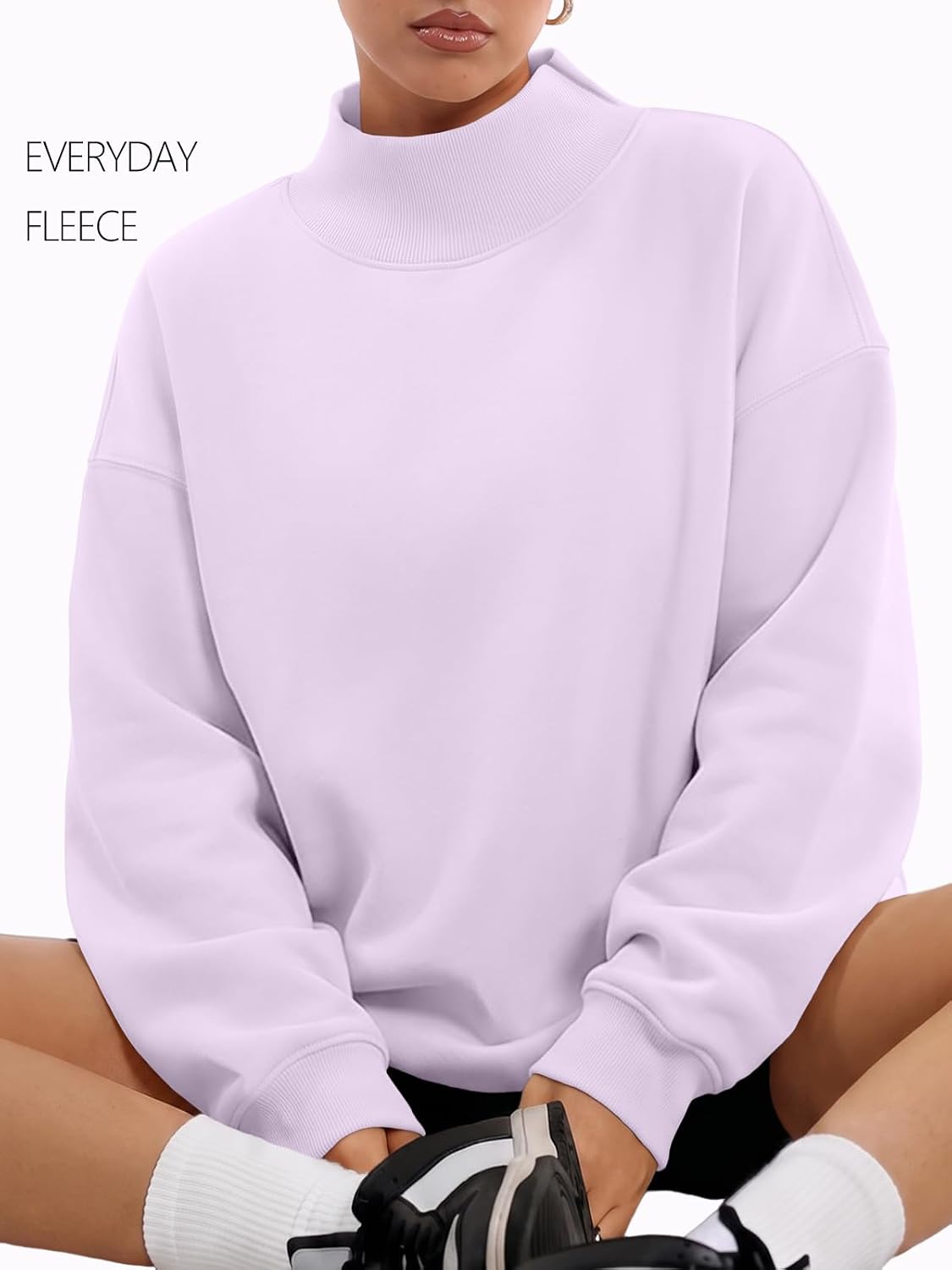 Detalle de Trendy Queen Women's Mock Neck Sweatshirt — Oversized Cozy Fall Essential