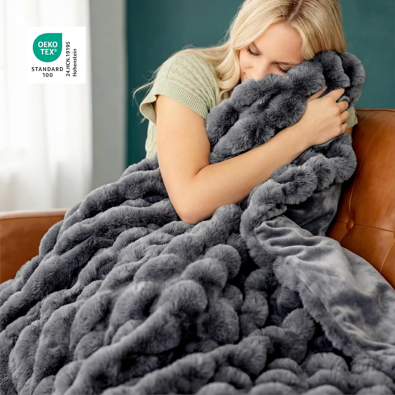 Detalle de Bedsure Fluffy Bubble Faux Fur Throw Blanket, 50" x 70", Tie-Dye Gray