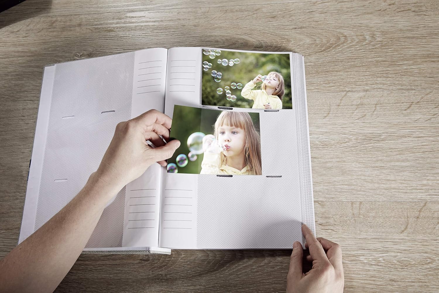 Detalle de Walther Design Album Photo Blanc 300 Photos 10 x 15 cm Memo Book Simili Cuir avec gaufrage, Monza ME-140-W