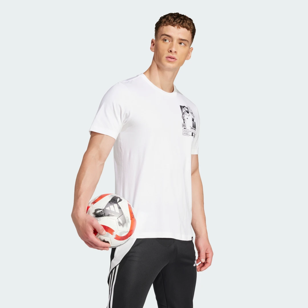 Detalle de adidas Messi Icon Graphic T-Shirt blanca, camiseta casual con gráfico de Messi