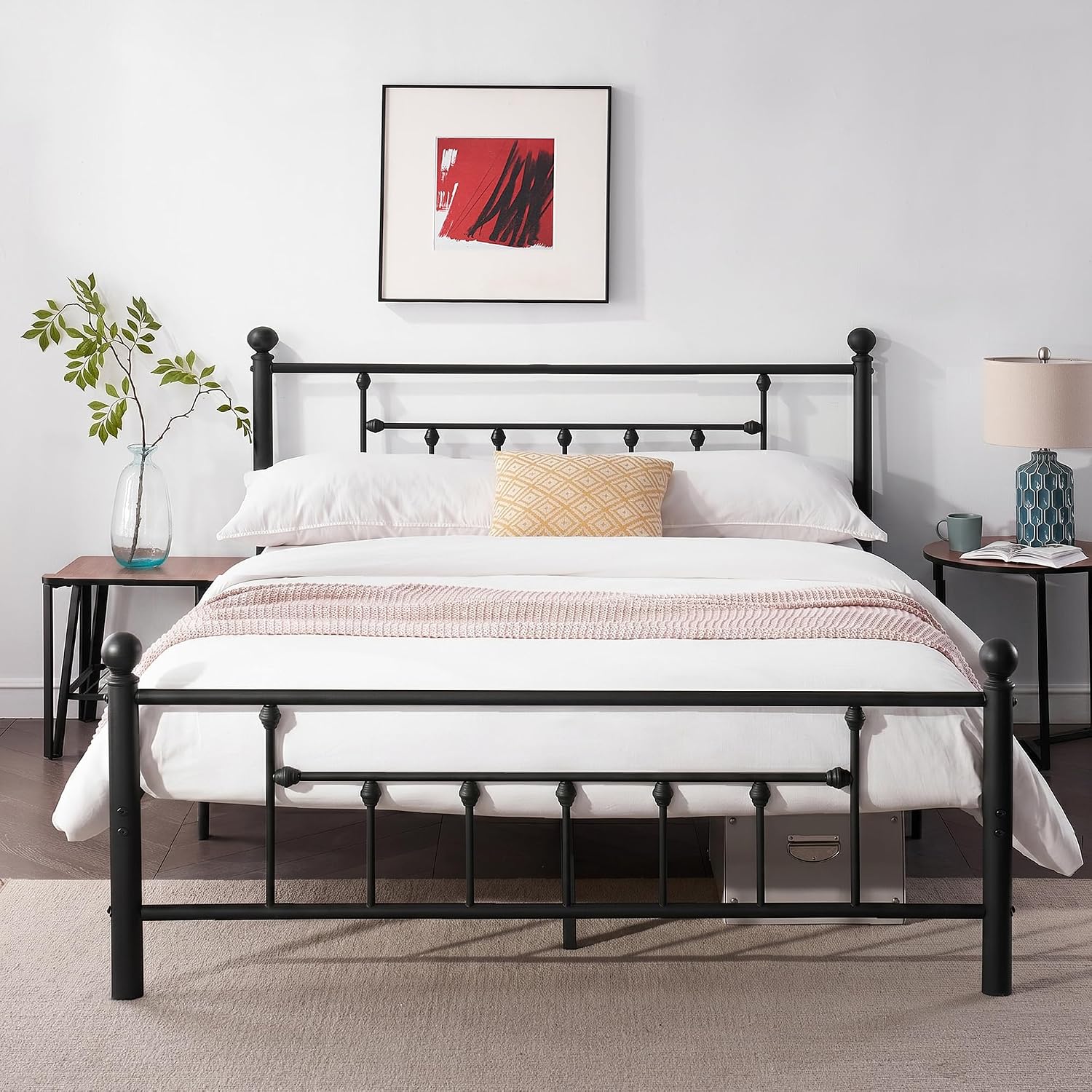 Detalle de VECELO Queen Metal Platform Bed Frame