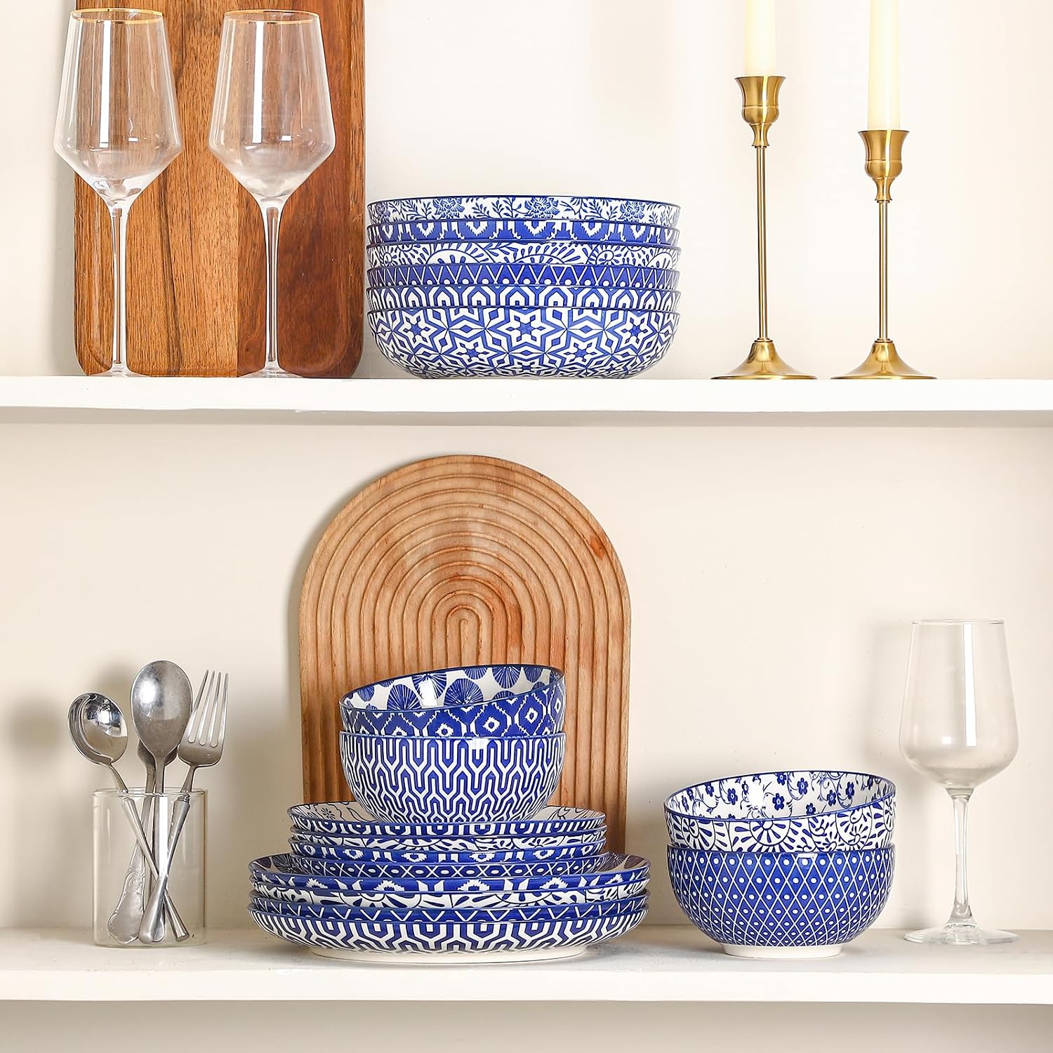 Detalle de Selamica 24-Piece Ceramic Dinnerware Set in Vintage Blue