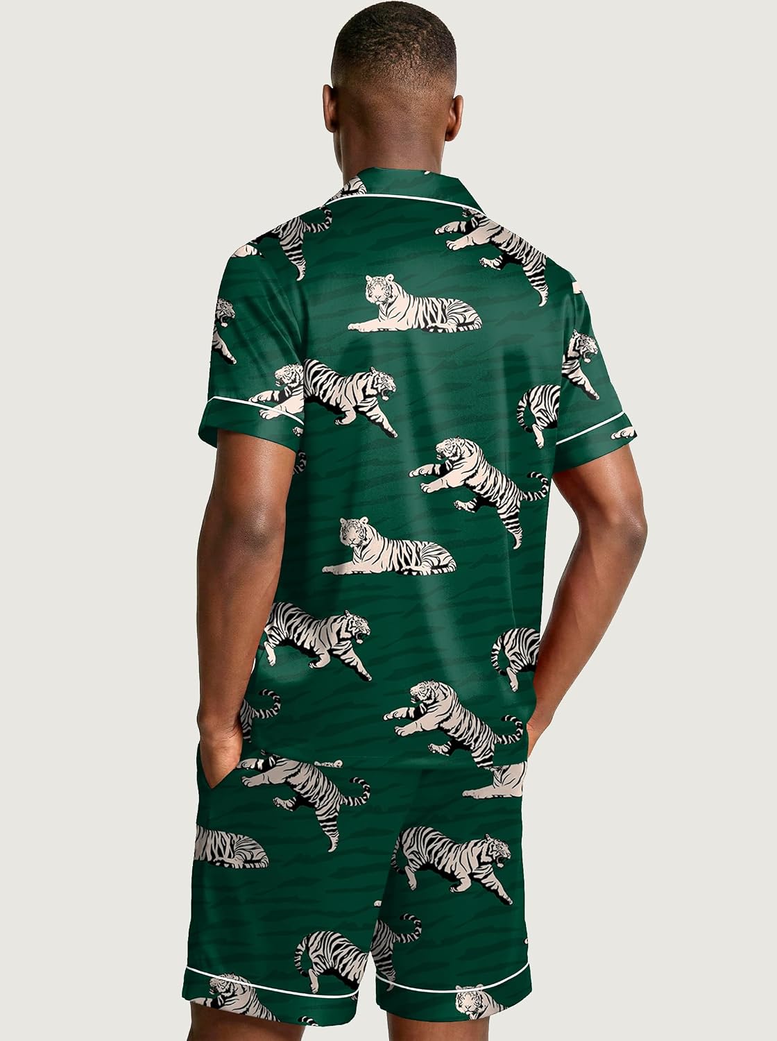 Thumbnail 4 de Ekouaer Men's Silk Satin Pyjama Set, Short-Sleeve Button-Up Shirt and Shorts