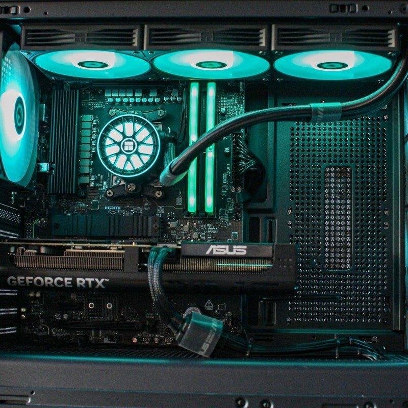 Detalle 2 de PCM Aeon Ryzen 5 7500X3D: PC de sobremesa orientado a gaming y creación con RTX 5060 Ti